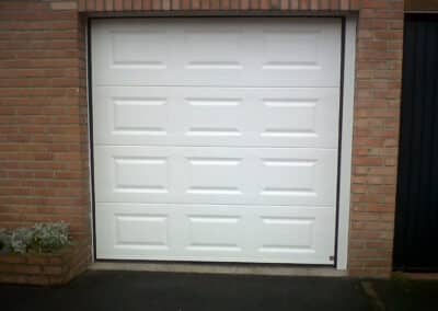 porte de garage sectionnelle blanche