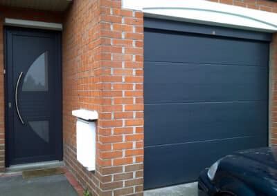 porte d'entrée et garage design couleur