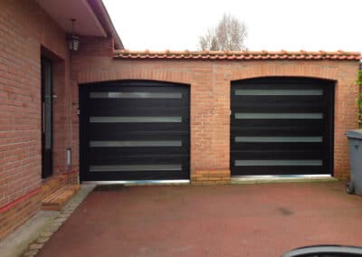 2 portes de garage noires