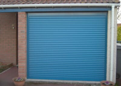 porte garage bleu clair